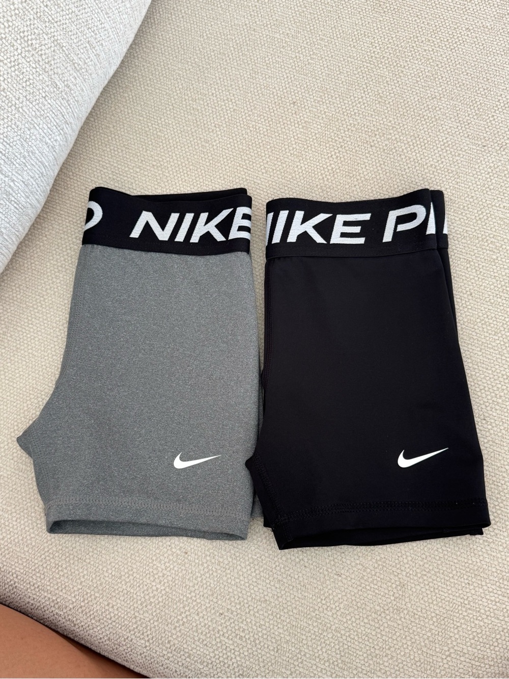 Nike Pro Girls Shorts Size M – Black & Gray 2-Pack - Picture 2 of 3